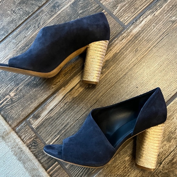 Vince Suede Navy Heels - Picture 10 of 13